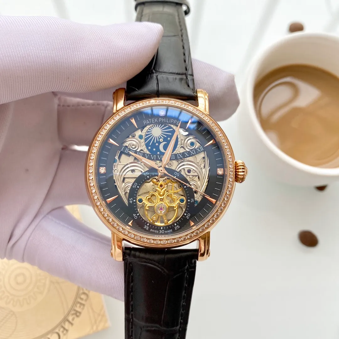 【Foreign Trade Import】💰1720! Patek Philippe (extremely noble and wise work) [Skeleton design] 🔥Type: Exquisite men's watch (more excellent) 🔥Strap: Genuine leather strap (more durable) for real men 🔥Movement: super top mechanical movement (more stable) Perpetual and permanent 🔥Material: mineral super strong mirror (more wear-resistant) Smart style, strong sense of thickness, special design, return with honor Size: diameter 43mm, thickness 13mm Smart launch! Welcome to reprint!